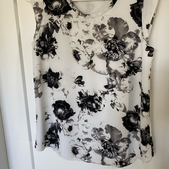 RW&CO Black & White Floral Top - Picture 2 of 5